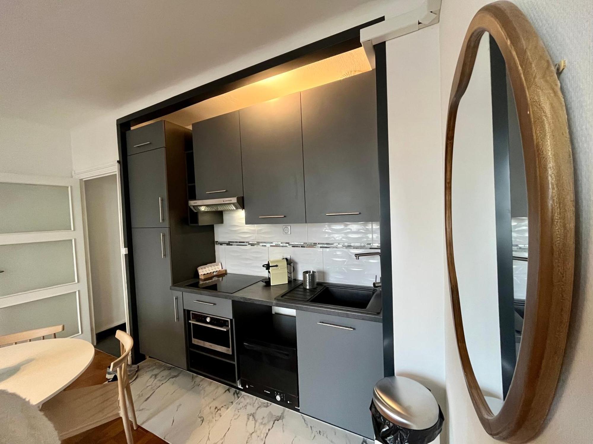 Suite Corneille Lyon Luaran gambar